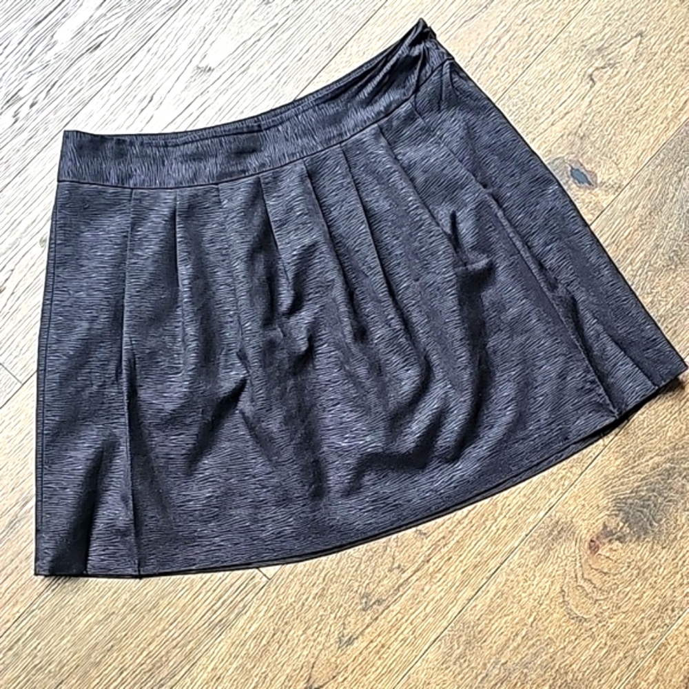 MICHAEL KORS BLACK PLEATED SKIRT SIZE 10